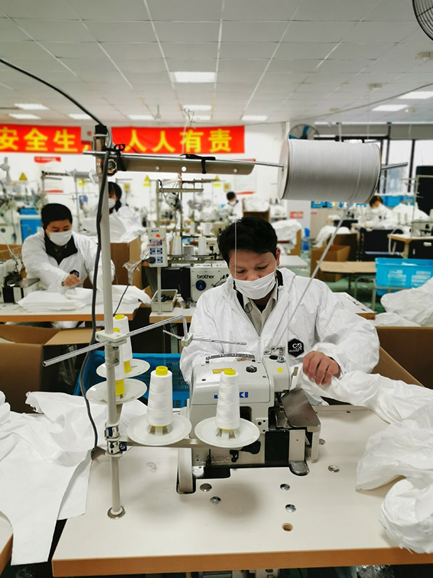 上海妖精影院安全（quán）防護用品有限公司轉產後的批醫用防護服