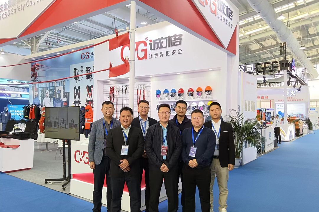 讓世界更安全丨妖精影院安全裝備亮相2023年（nián）電力（lì）安全與應急論壇暨展覽會